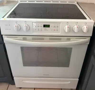Cuisinière Frigidaire électrique encastrable, View more