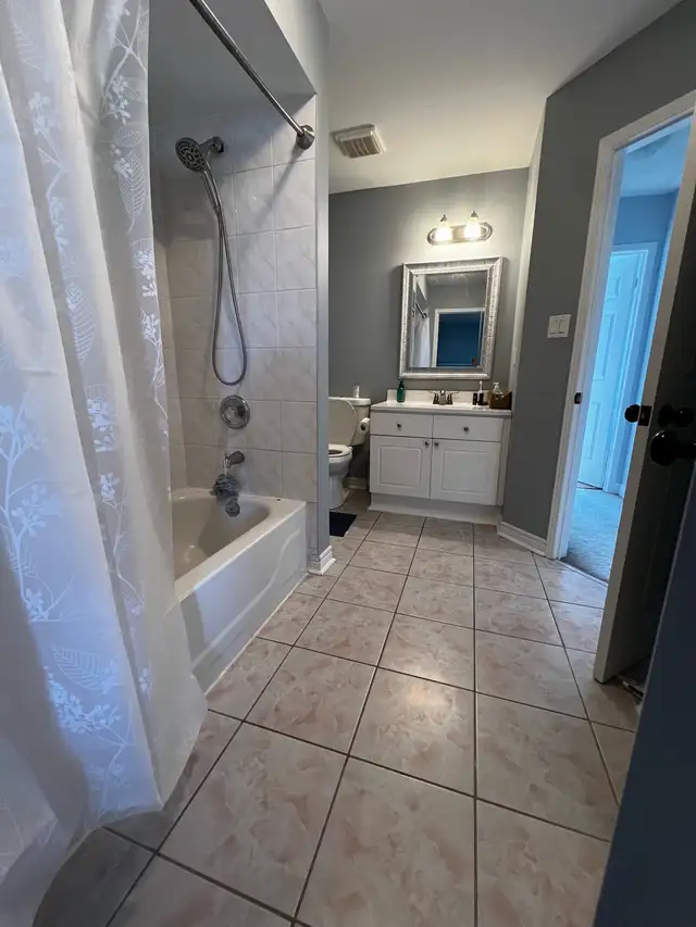 room for rent in Room Rentals & Roommates in Oshawa / Durham Region - Image 4