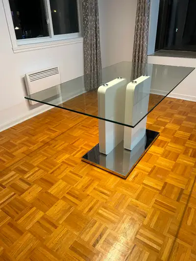 Table de cuisine en vitre renforcée en très bonne état, View more