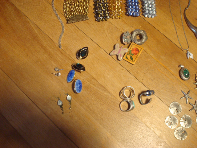 Assortment of jewellery in Jewellery & Watches in City of Halifax - Image 3