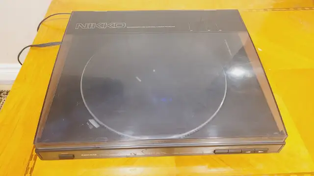 Vintage Nikko NP-750 Direct Drive linear tracking Turntable in Stereo Systems & Home Theatre in Mississauga / Peel Region - Image 3