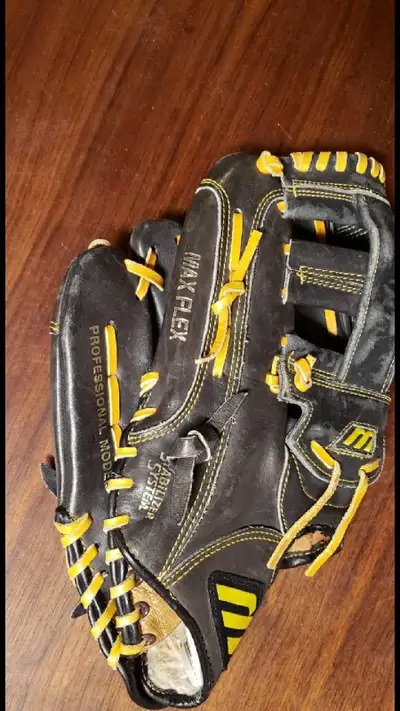 I'm selling a Mizuno Max Plex baseball glove, perfect for any baseball enthusiast looking for a reli...