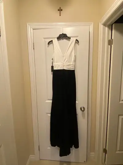 Formal Vera Wang Gown - New with tag - classic, View more