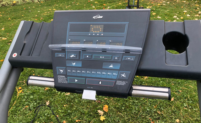 Full feature Nordictrack Treadmill  in Exercise Equipment in Trenton - Image 2