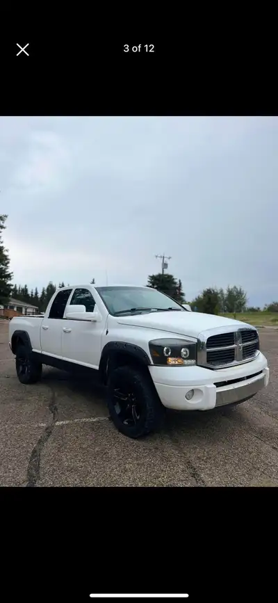 2008 Dodge Ram 1500 Quad Cab. 180,000 kilometers -NO HEMI TICK IN THIS TRUCK -2008 Dodge Ram 1500 5....