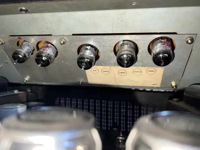 Vintage Ampeg 300W Tube Bass Amp – Legendary Tone in Amps & Pedals in North Bay - Image 7