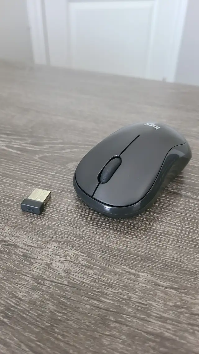 Logitech MK295 Wireless Mouse and Keyboard Combo (Silent Clicks)576039802246932488