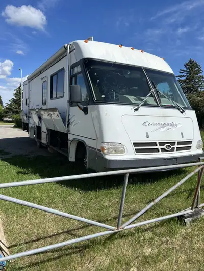 1998 Triple E, Commander 30'. 454 Chev. 106,879. KM Fully Loaded, Winter PKG., 4,000 Watt ONAN gener...