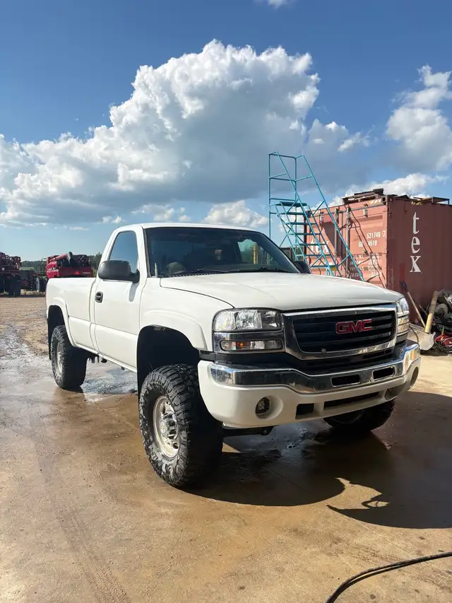 2005 GMC 2500hd single cab lly duramax