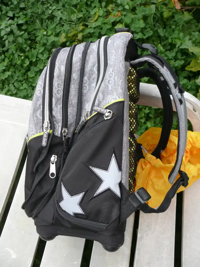 Elementary school orthopedic backpack in Bags & Luggage in Markham / York Region - Image 6