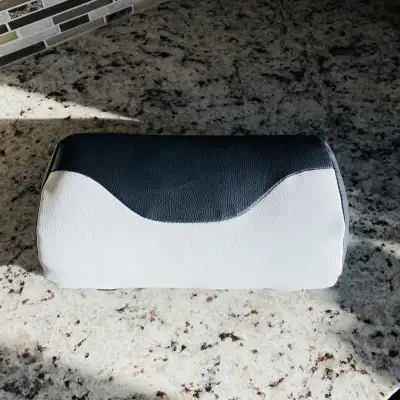 This is a new chair / motorcycle backrest in good condition. The pad is two-tone, black and white. T...