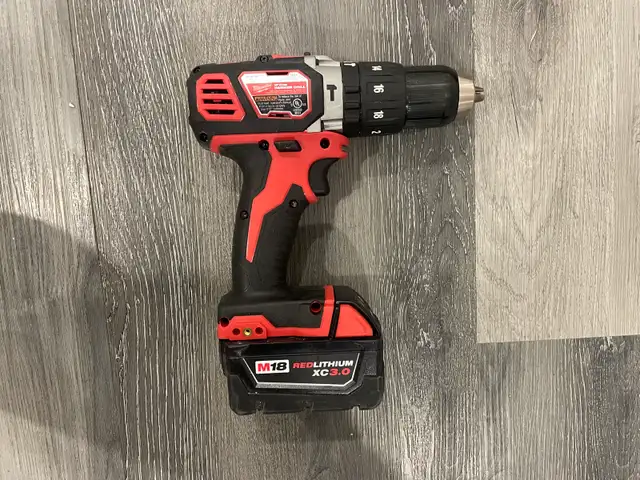 M18 Milwaukee Drill and Concrete Drill bits, 1 drill bit missing in Power Tools in Muskoka - Image 3