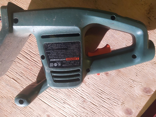 black & decker Corded Electric 13in hedge trimmer tr135 in Other in Ottawa - Image 3