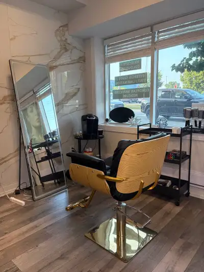 Don't miss this incredible opportunity Hairdressing chair for rent! This professional chair is locat...