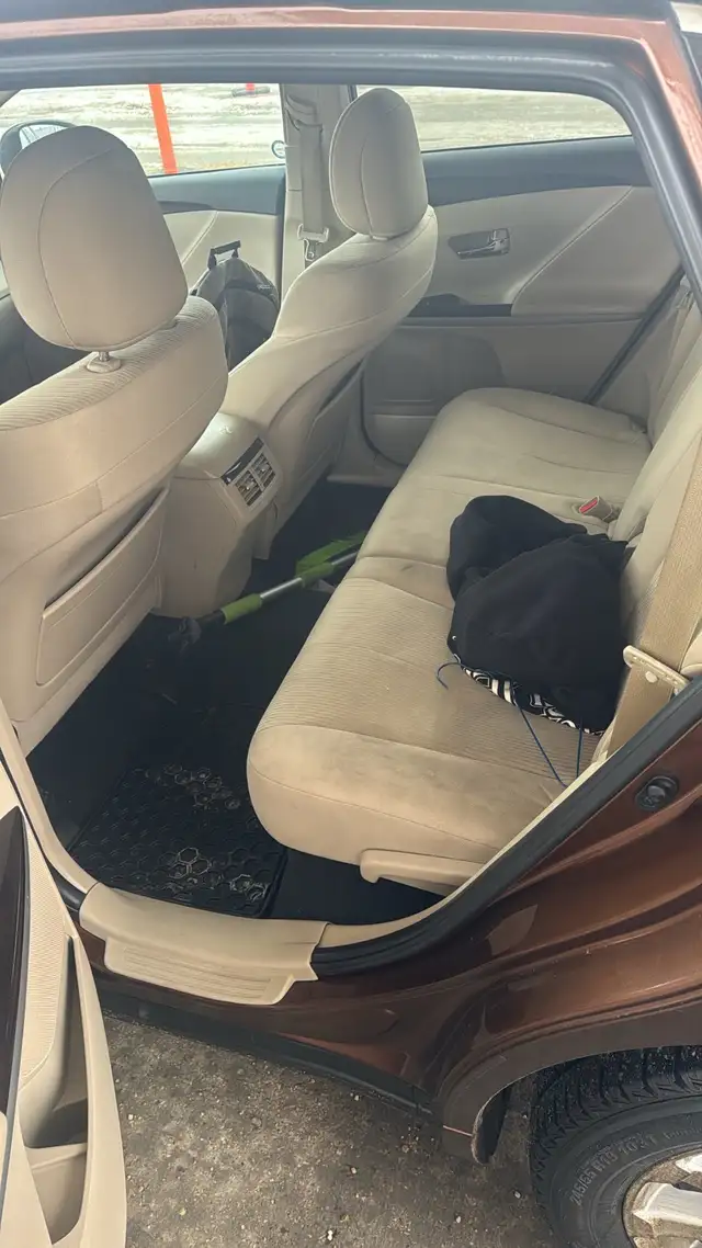 Toyota VENZA 2010 for sale  in Cars & Trucks in Edmonton - Image 8