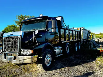 2005 Volvo VHD Tri Axle Dumptruck 18 Speed Eaton Fuller. Fully rebuilt Transmission, Replace clutch....