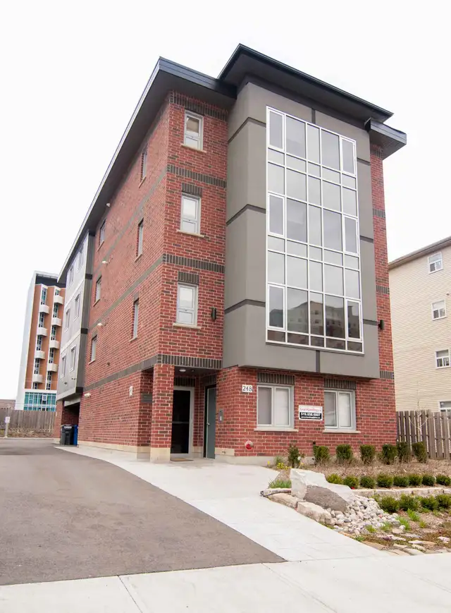 2 Bedroom Apartment, 5 minutes walk from UW/Laurier