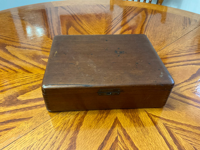 Antique Early 1900’s Benson & Hedges Cigars Box $50 in Arts & Collectibles in Trenton - Image 4