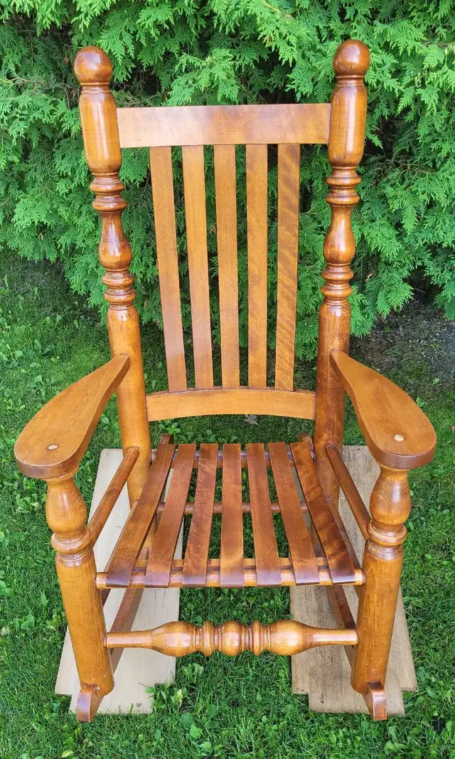 Wood Slat Rocking Chair in Chairs & Recliners in Winnipeg - Image 5