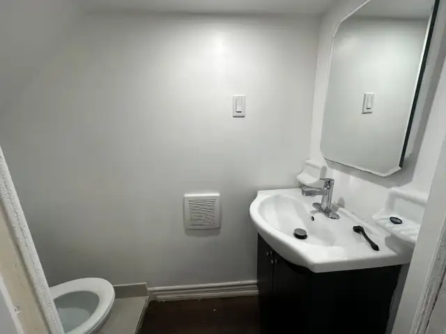 Furnished Room for Rent – Excellent Location in Pickering in Room Rentals & Roommates in Oshawa / Durham Region - Image 3