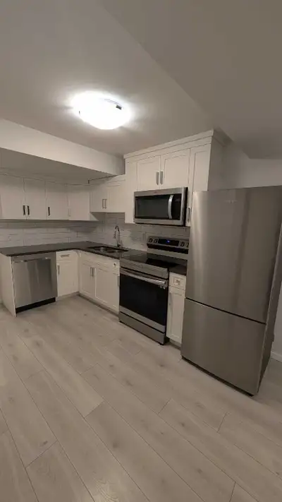 Rent: $1375.00/month, not including utilities Bedrooms: 2, Bathrooms: 1, 6 to 12-Month Lease Pet Pol...