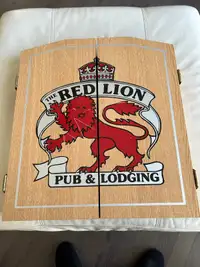 Professional Red Lion dart board set