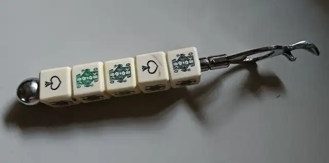 Vintage Bottle/Can Opener with 5 Dice Card Poker Handle in Arts & Collectibles in Oshawa / Durham Region - Image 4