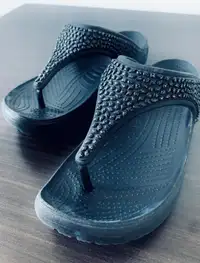 Crocs Sloane Sandals Black Embellished, size 7