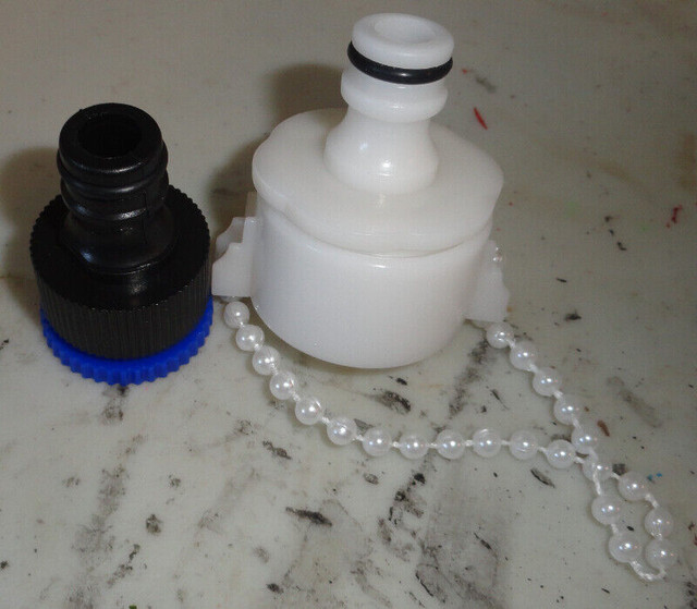 Pet 2 in 1 Sprayer and Scrubber Grooming Tool and Brush in Accessories in Kawartha Lakes - Image 3