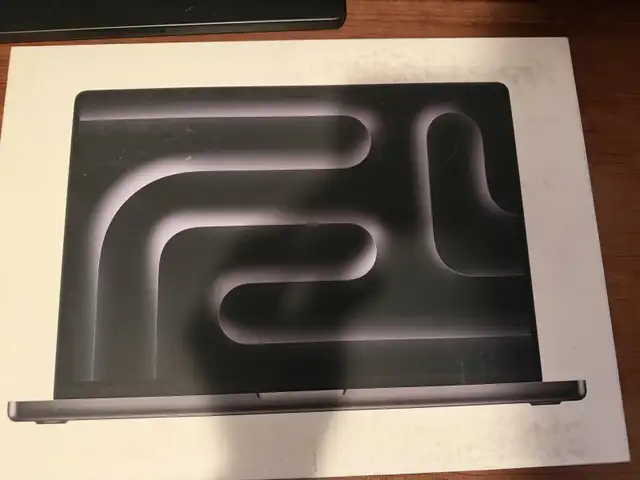 MacBook Pro 16” M3 – 18GB RAM – Near New (10 Battery Cycles) in Laptops in Edmonton - Image 2