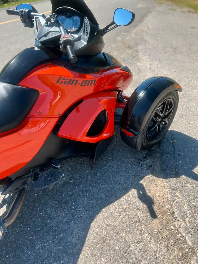 can-am spyder rs-s in Street, Cruisers & Choppers in Rimouski / Bas-St-Laurent - Image 5