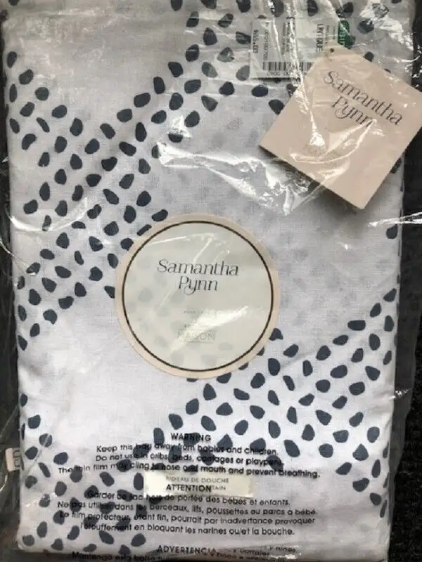 Samantha Pynn Designer Shower Curtain in Bathwares in Gatineau - Image 2