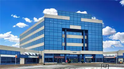 **Sunny & Bright **Suite 323-324 is a ready-to-move-in office suite, ideally located with easy acces...