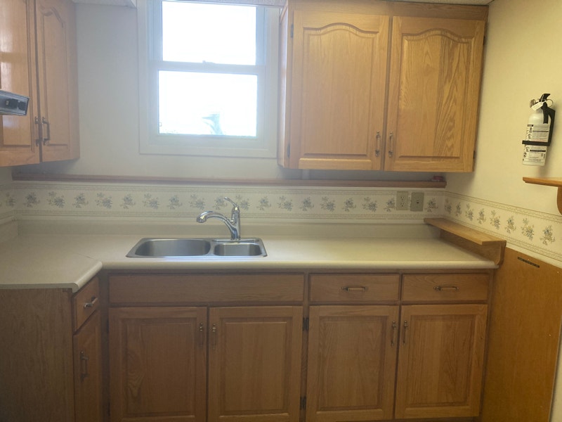 Bright lower level apartment in raised bungalow Gravenhurst Long