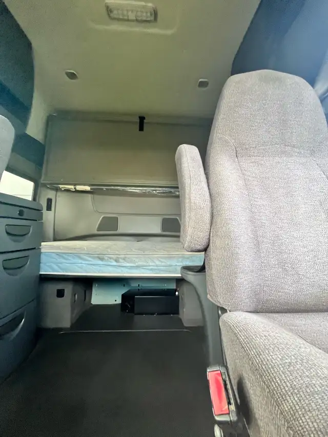 2017 International Prostar, ISX 485HP, 18spd Manual, 46 rears! in Heavy Trucks in Saskatoon - Image 10