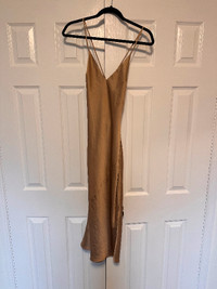 (Available) Aritzia - Gold/beige slip on dress - Maxi - elegant