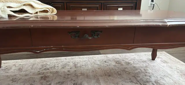 Vintage Wooden Coffee Table in Coffee Tables in Mississauga / Peel Region - Image 2