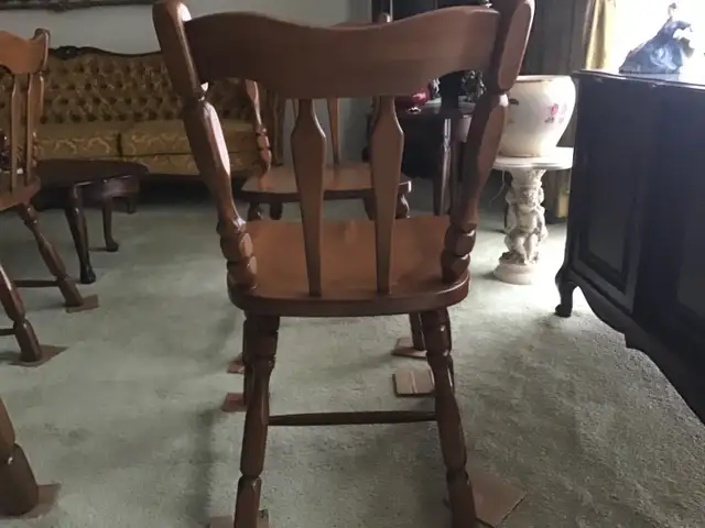 KNECHTEL MAPLE TABLE AND CHAIRS. 74563234702608899122
