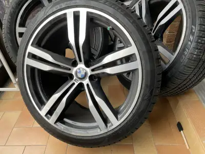 Front tire: 245/40 R20 (6.5/32 thread left) Front rim: 648m double-spoke, 8.5Jx20 ET25, 5x112 bolt p...