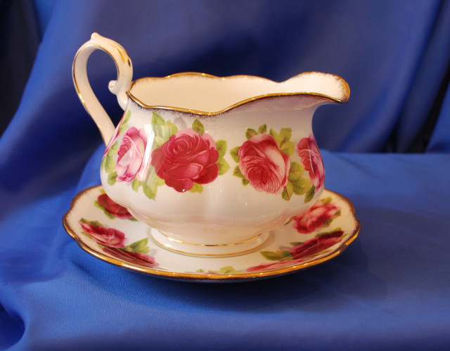 Royal Albert Old English Rose Fine China in Arts & Collectibles in Trenton - Image 2