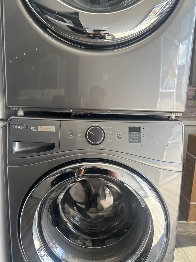 27 inch whirlpool washer dryer front load combo in Washers & Dryers in Hamilton - Image 4