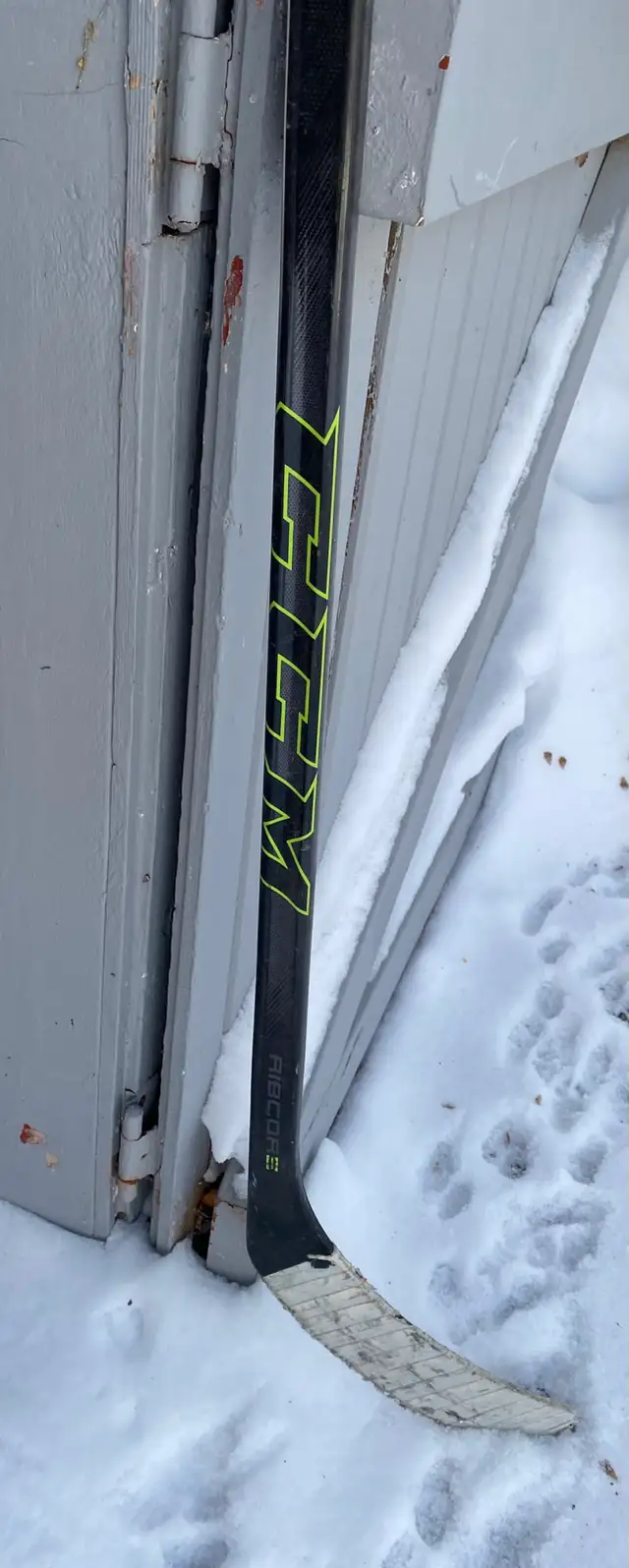 Hockey equipment. Great condition. in Hockey in Winnipeg - Image 5