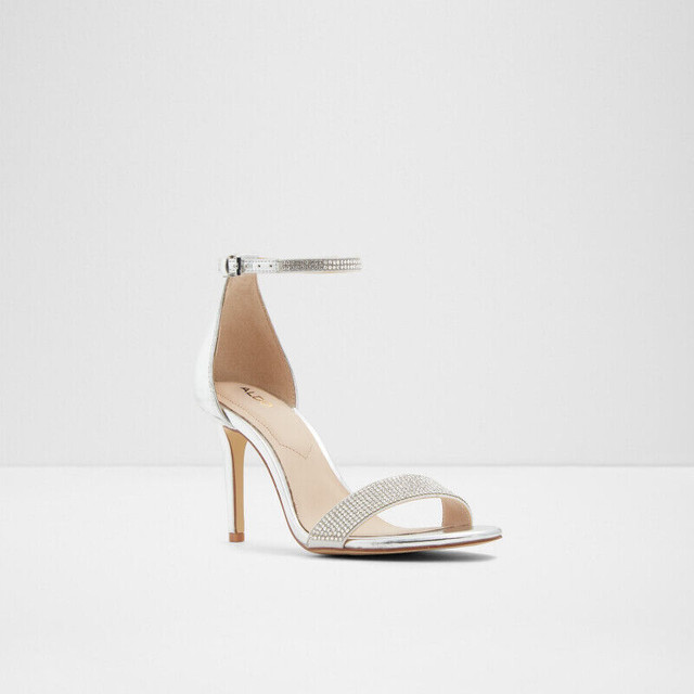 Sandales couleur argent / silver high heels - gr.8 NEUVES dans Femmes - Chaussures  à Laval/Rive Nord - Image 3