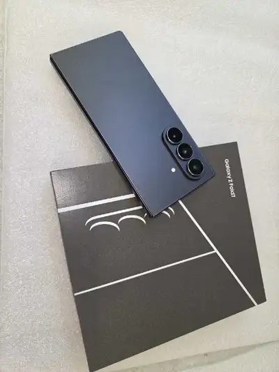 Samsung Galaxy Z Fold7 256GB – Excellent Condition), View more