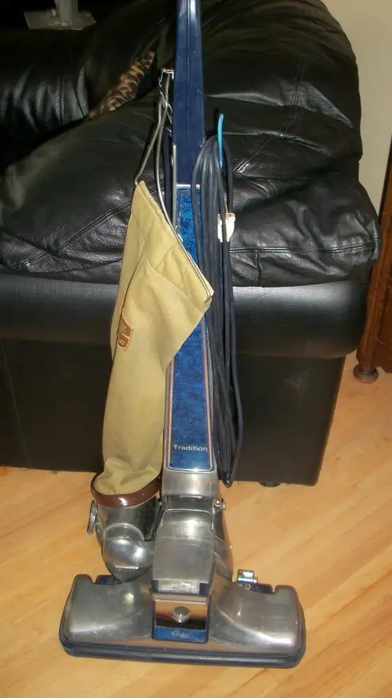 ** Vacuum Cleaners, Swiffers and Power Brush & Parts ** in Vacuums in Calgary - Image 5
