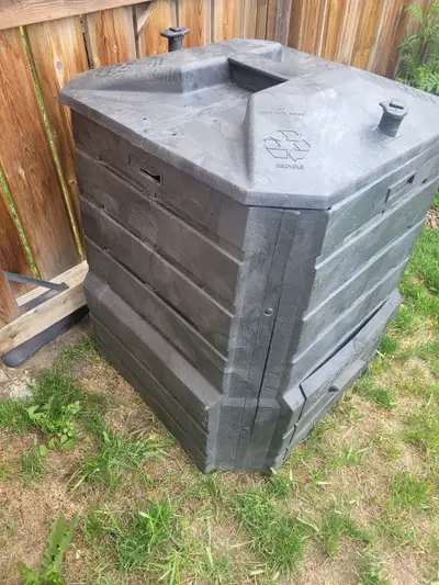 excellent shape! 28" width (widest at the bottom) 29" height open bottom with 2 sliding doors for co...