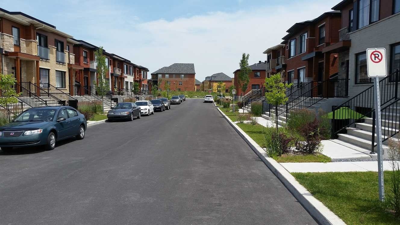 Brossard 2story 5½ condo near prestigious Dix30 shopping complex — photo 1