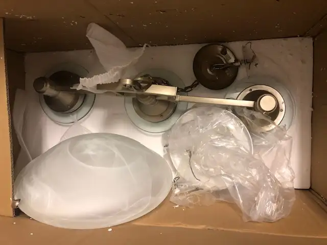 Antique Chandelier in Indoor Lighting & Fans in Markham / York Region - Image 3