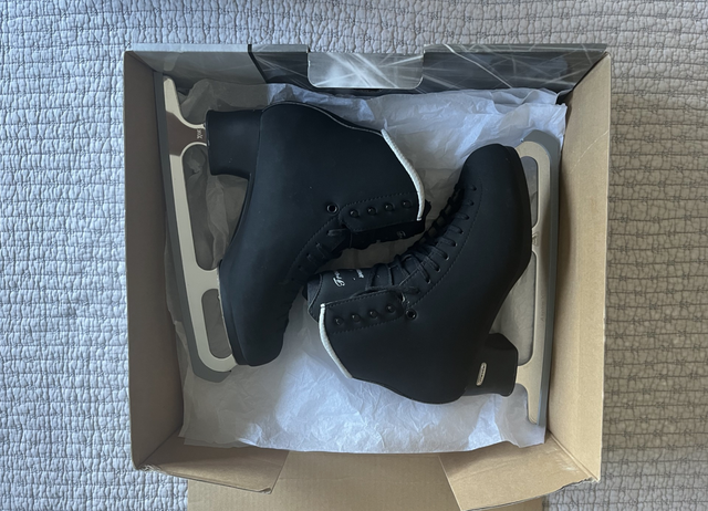 JACKSON Figure Skates - Freestyle Boys/Men's Sized 7 in Skates & Blades in Ottawa - Image 2