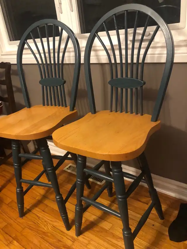 2 green chairs stools great condition in Chairs & Recliners in Kingston - Image 2